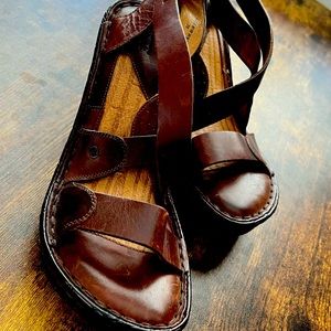 Born womens wedge sandal